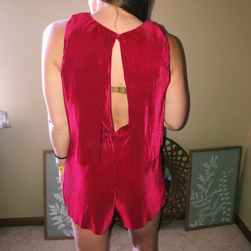 Red romper! M - Picture 2 of 2